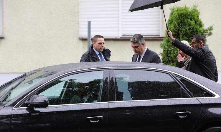 Milanović napustio obilježavanje operacije Bljesak zbog natpisa 'Za dom spremni'